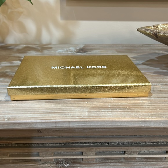 NEW Michael Kors gold box. Fits an envelope wristlet or wallet - Picture 2 of 7